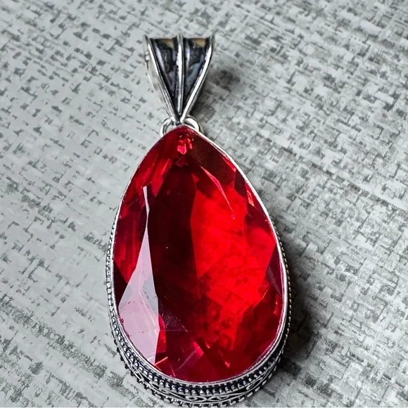 Sold🛍️Artisan Red Glass Crystal with Silver Tone Ornate Metal - Picture 8 of 11